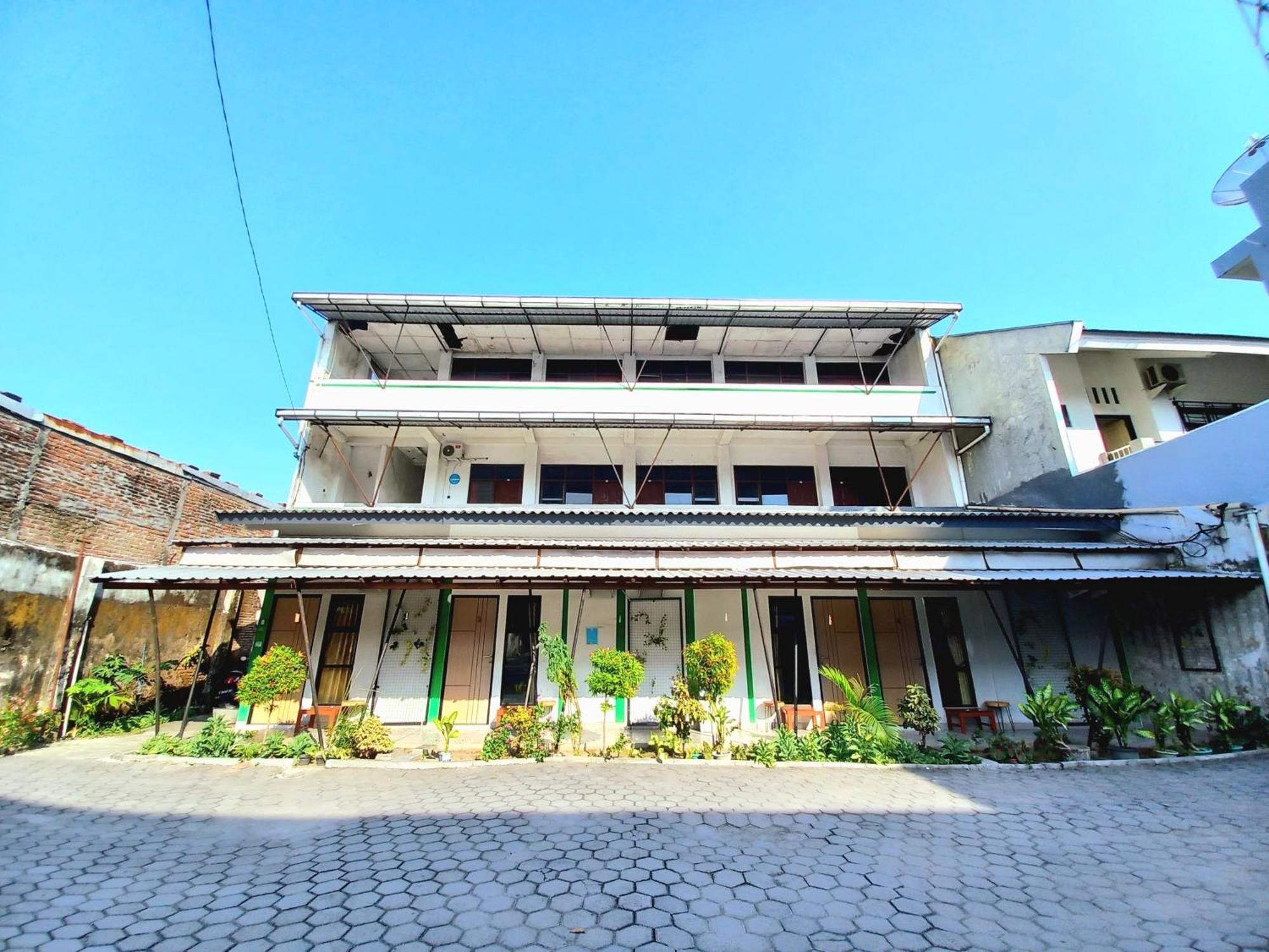 Hotel Jogja Kili Suci By Simply Homy Джок'якарта Екстер'єр фото
